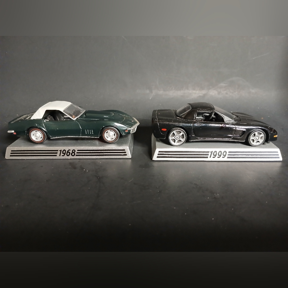 Classic Car Model Set - Black and Green
